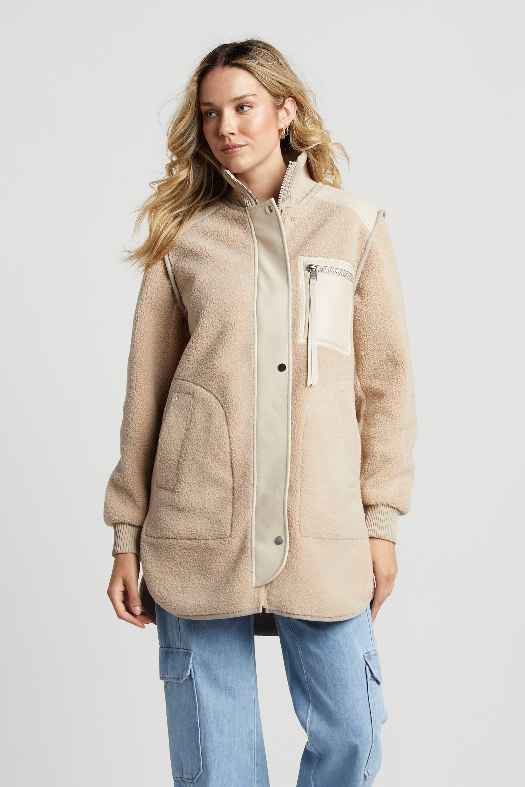 Manteau en faux shearling avec accent de cuir végan & fermeture éclair latérale Audrey