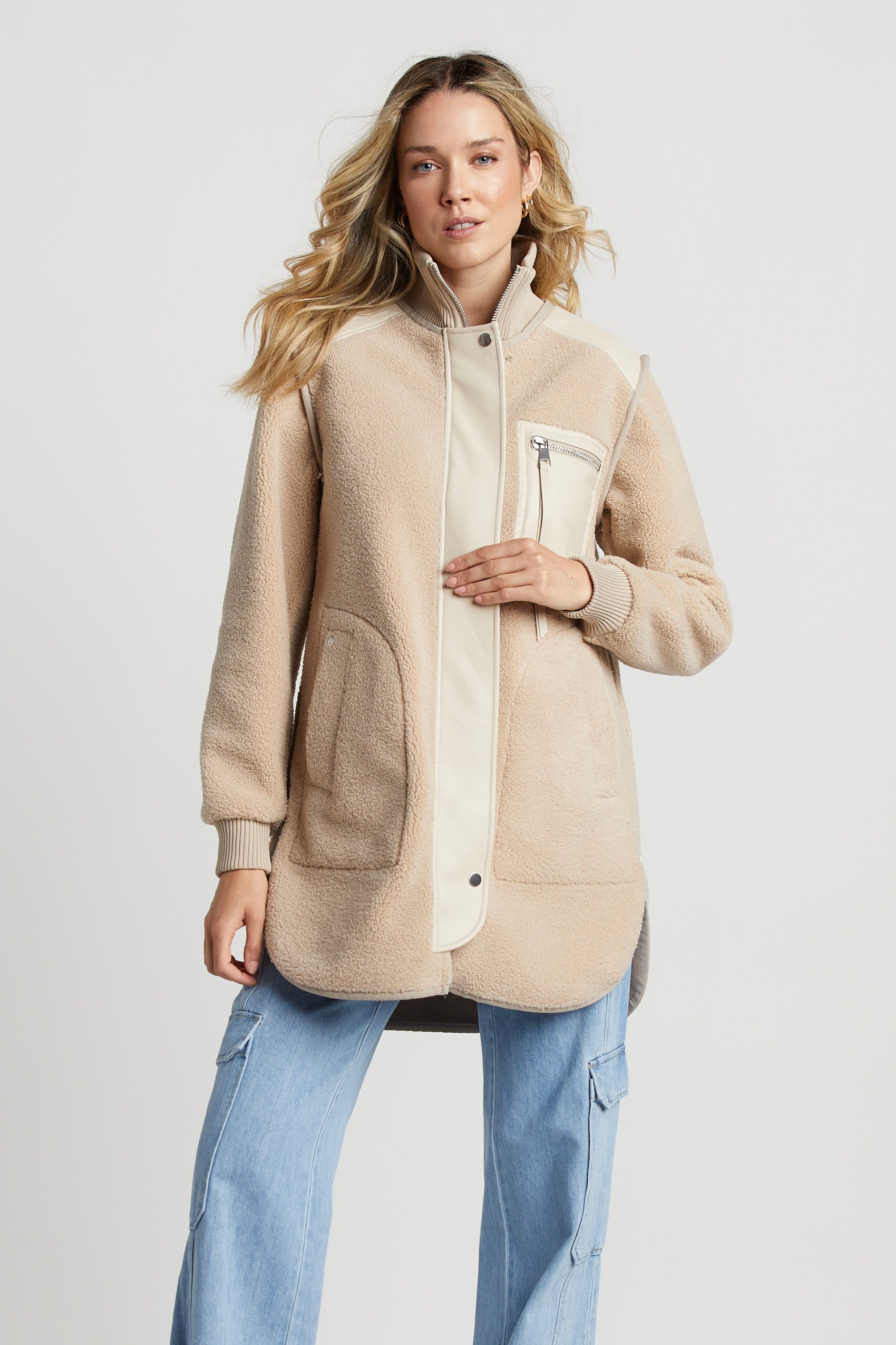 Manteau en faux shearling avec accent de cuir végan & fermeture éclair latérale Audrey