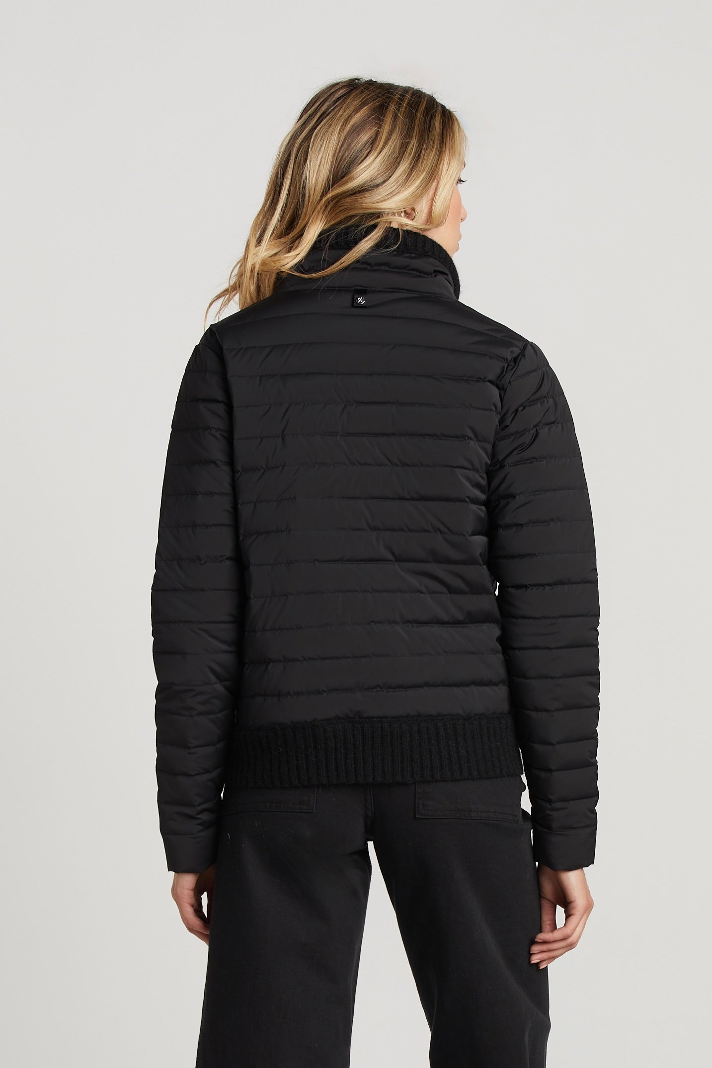 Manteau en duvet matelassé avec détails en tricot Lulu