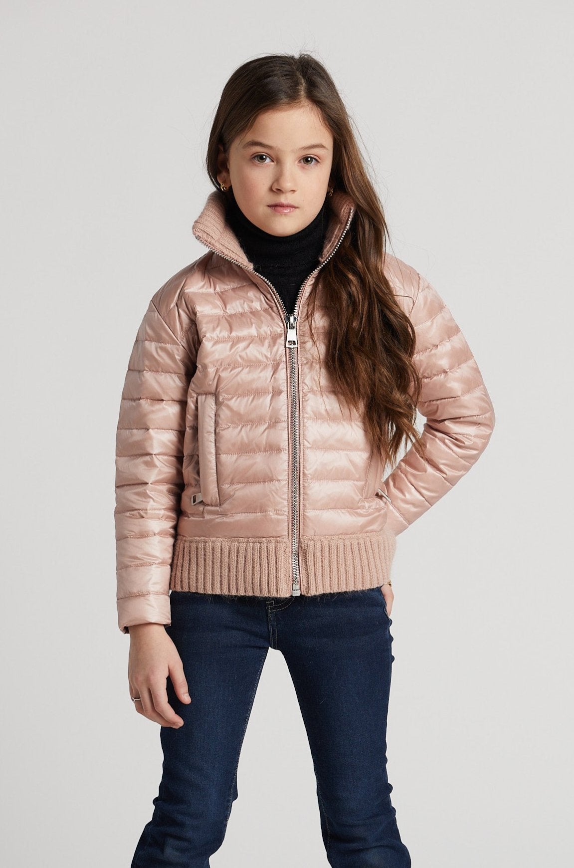 Manteau en duvet matelassé avec détails en tricot lulu