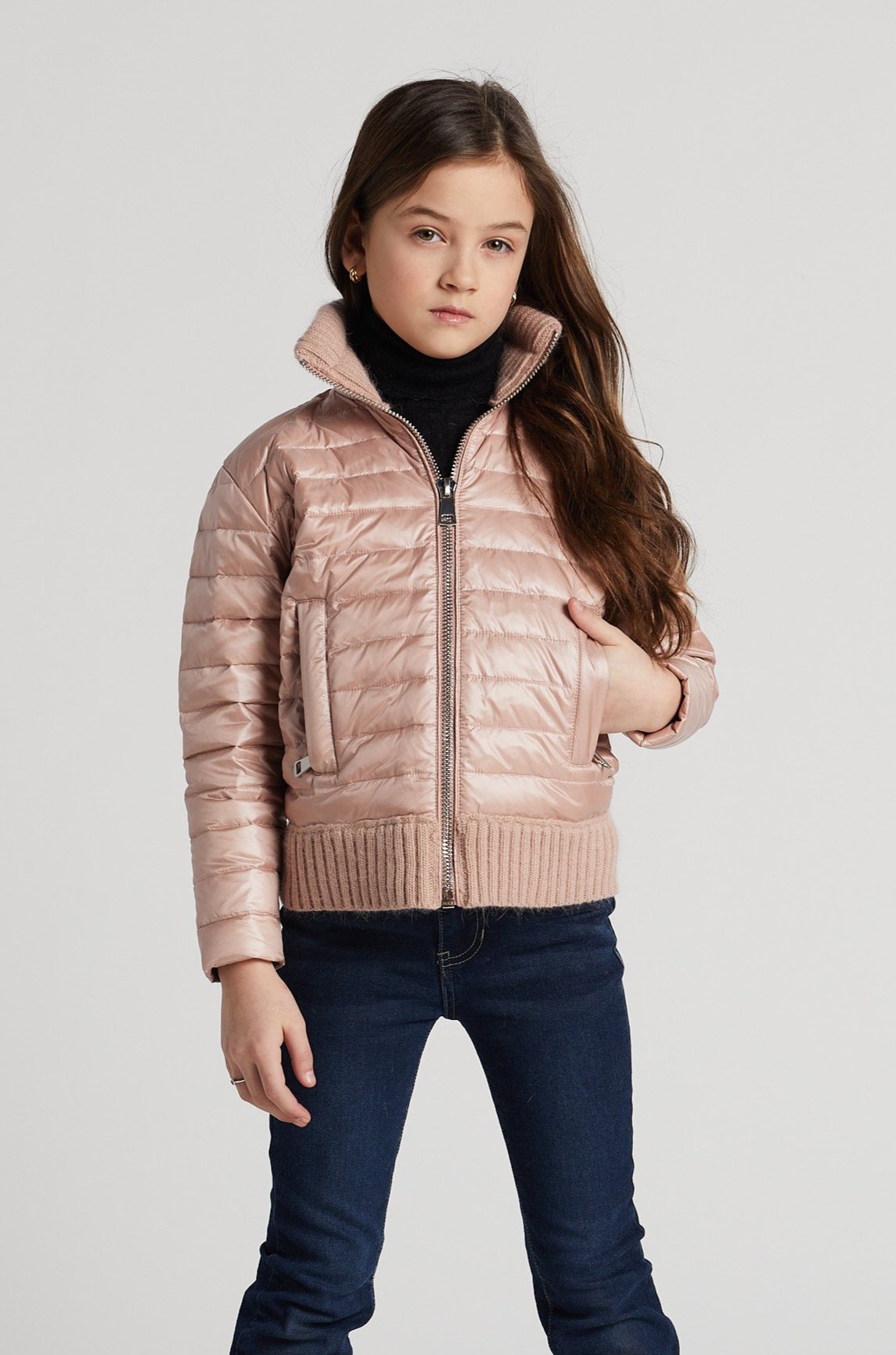 Manteau en duvet matelassé avec détails en tricot lulu