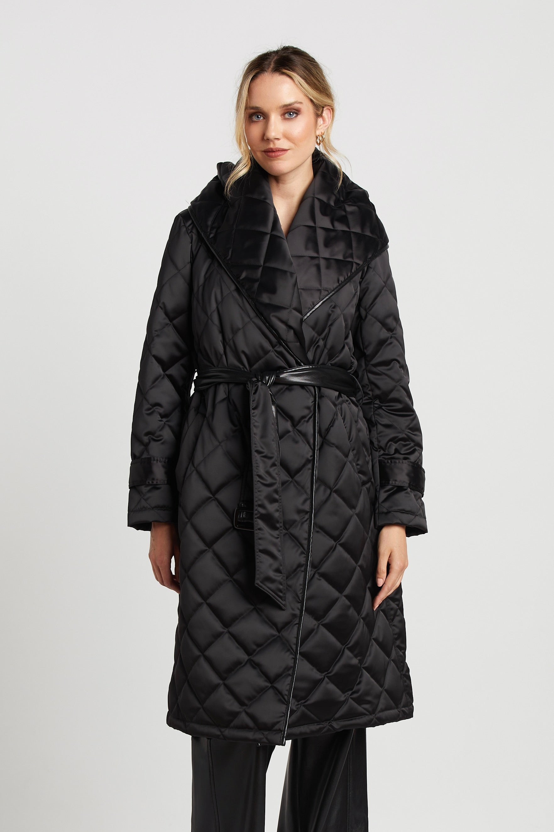 Manteau long à capuche en duvet matelassé avec accents de cuir vegan Salem