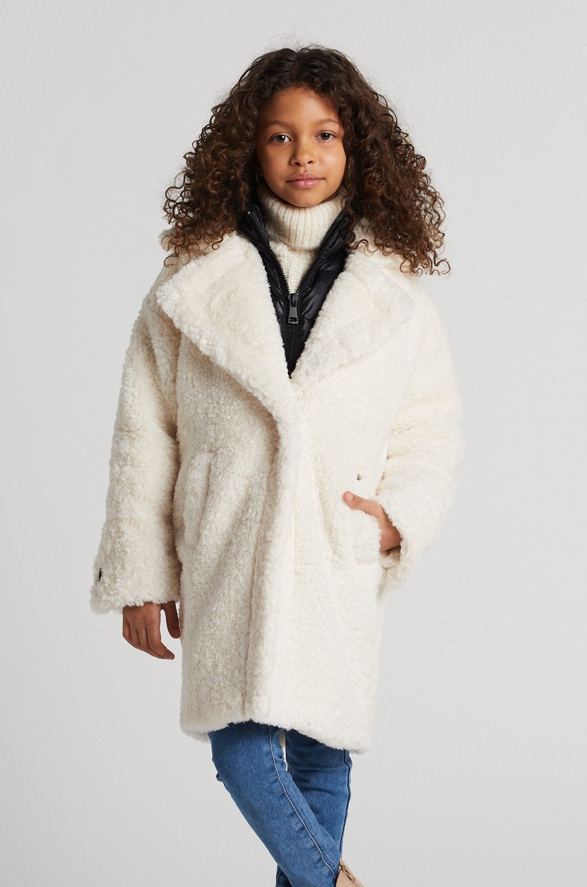 Manteau mi-long en fausse fourrure Saskia